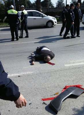 Otomobiline binerken otomobil çarptı, öldü