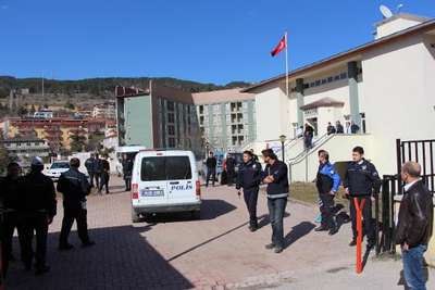 8 yaşındaki kızı parktan kaçırdı, çalıların arasında yakalandı