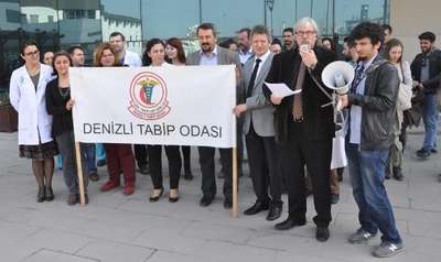 Doktorlardan 14 dakikalık hak eylemi