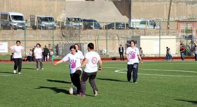 Şırnak'ta sağlıkçı kadınlar futbol maçı oynadı