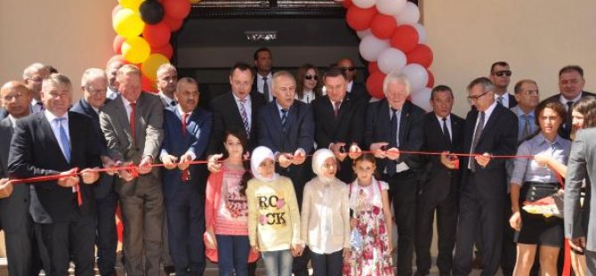 Almanya'dan Suriyeli çocuklara eğitim merkezi