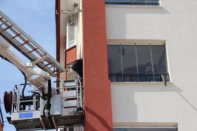 Öğrencilerin yaşadığı evde çalan gaz alarmı panik yarattı