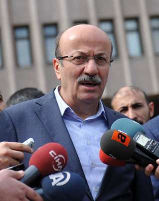 Bekaroğlu, usulsüz biçimde telefonlarının dinlendiği gerekçesiyle şikayetçi oldu