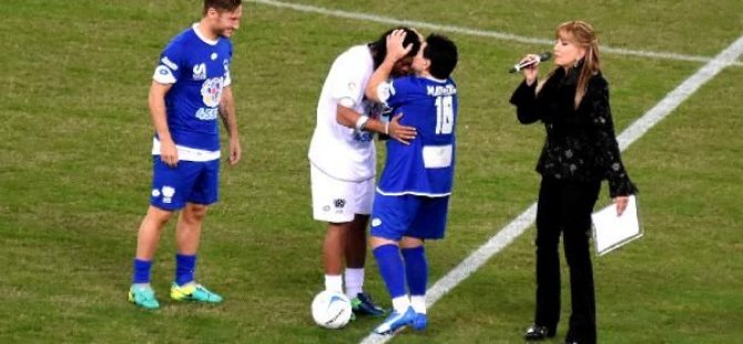 Barış maçında Maradona gerginliği