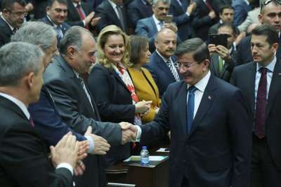 Parti kapatılmasını ebediyen tarihe gömmek istiyorsanız işte hodri meydan, işte TBMM