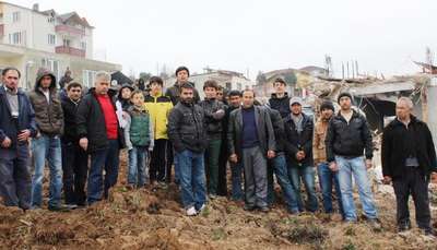İzmit Alikahya'da ruhsatsız 3 ev inşaatı  yıktırıldı