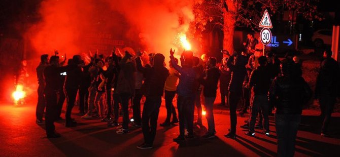 Fenerbahçe taraftarından protesto