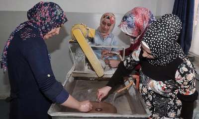 Kadınlar ekmeğini taştan çıkartıyor