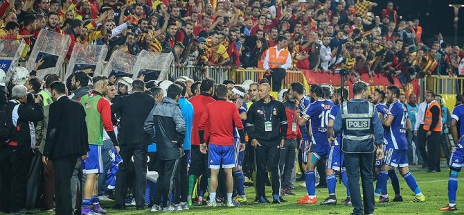 Takım sahadan çekildi maç yarıda kaldı