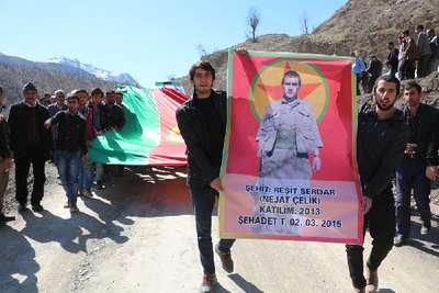 YPG'li cenazesi nedeniyle Şemdinli'de kepenkler açılmadı (2)
