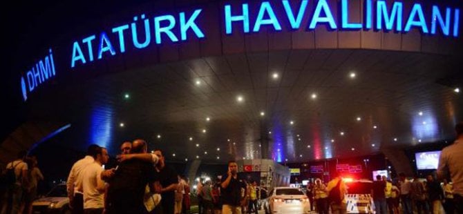 Sınır dışı edilmemek için bileklerini kesti