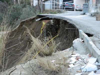 Doğalgaz borusu patladı, bina boşaltıldı