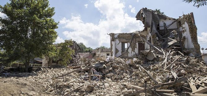 İtalya'da 6.5 büyüklüğünde deprem