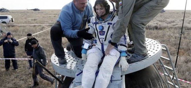 Astronotlar dünyaya geldi