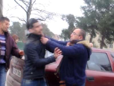 Park yüzünden cadde ortasında birbirlerine girdiler