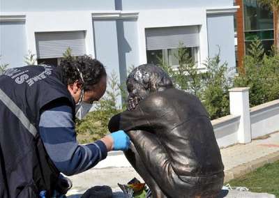 Berkin Elvan heykeline çirkin saldırı