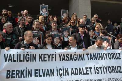 İzmir'de avukatları adliye yasağı durdurmadı