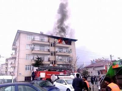 Televizyondan çıkan yangın evi yaktı