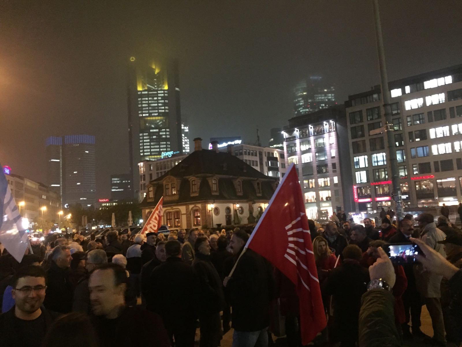CHP Frankfurt'ta ve Köln'de eylem yaptı
