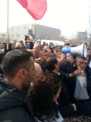 UÇK gazilerinden, Başbakanlık binası önünde protesto