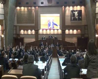 İBB Meclisi'nde "3 Katlı Tüp Geçiş" gerginliği...