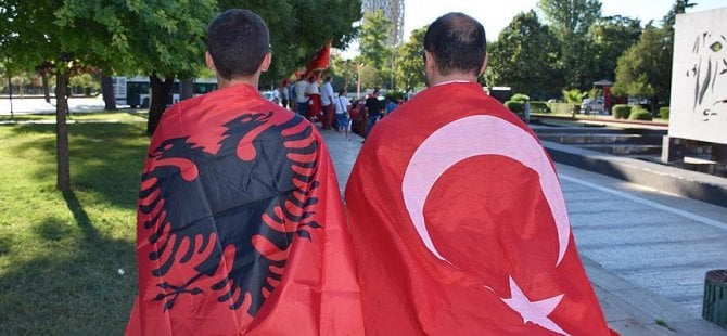 FETÖ okullarına Türk bayrağı indirildi