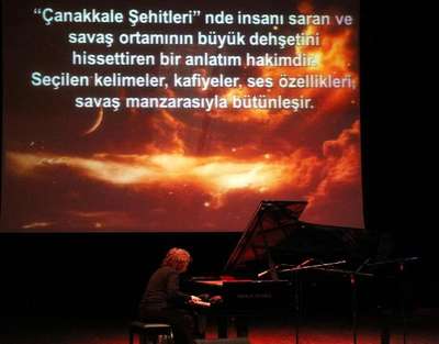 Tuluyhan Uğurlu'dan Mehmet Akif Ersoy resitali