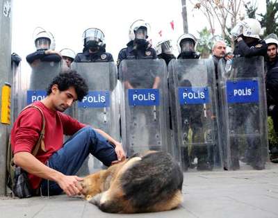 PANDOMİM SANATÇISINA 'POLİSE MUKAVEMET' SORUŞTURMASI