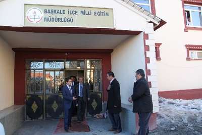 CHP'liler tuvaleti olmayan okulda inceleme yaptı