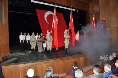 İstiklal Marşı'nın yıldönümü töreninde sahnede bayıldı