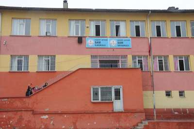Okulda kalorifer kazanından çıkan dumandan öğrenciler zehirlendi