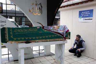 Eşinin öldürdüğü Zehra Aydın kardeşinin yanına gömüldü