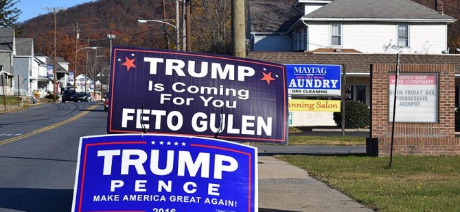 'Trump senin için geliyor FETÖ Gülen' pankartı