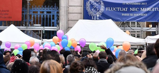 Paris'te terör saldırısının kurbanları anıldı
