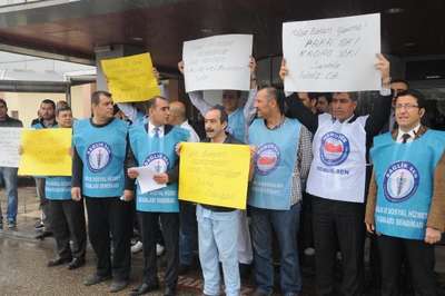 Gaziantep’te sağlık çalışanlarından protesto