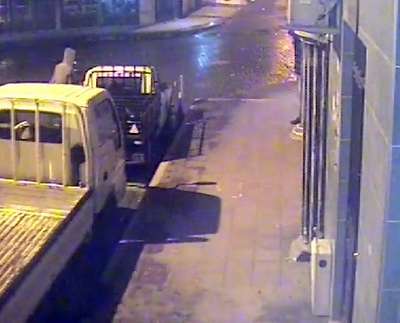 Kamyonet hırsızları güvenlik kamerasına yakalandı