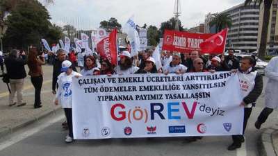 İzmir'de sağlık çalışanları bir günlük iş bıraktı