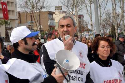 Sağlık çalışanlarından Çanakkale'de iş bırakma eylemi