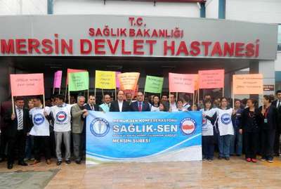 Mersin'de sağlık çalışanları yürüdü