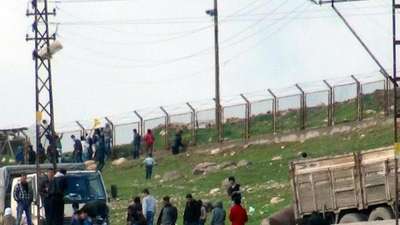 CİZRELİ 2 KADIN, ASKERE TAŞ ATAN ÇOCUKLARA TAŞLA KARŞILIK VERDİ