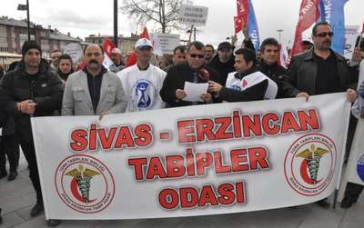 Sivas'ta sağlık çalışanları iş bıraktı