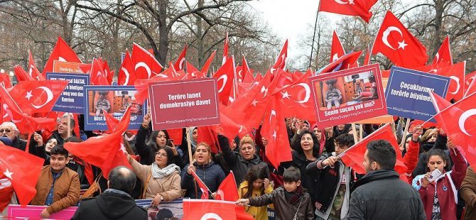 Strazburg’da ‘Teröre Lanet, Demokrasiye Evet’ mitingi
