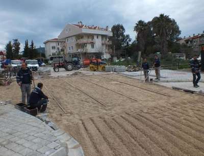 Liseli kızların etek altını çeken belediye işçisi gözaltında