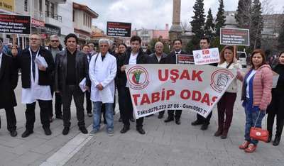 Uşak'ta doktorlardan sağlık politikalarına tepki