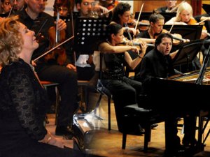 Usta piyanistler ayakta alkışlandı