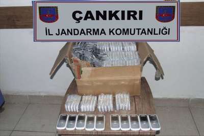 Kargo aracında kaçak sigara ve cep telefonu ele geçirildi