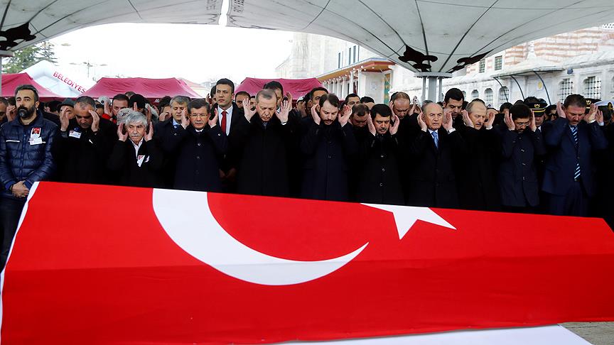 Erdoğan şehitler için Kur'an-ı Kerim okudu
