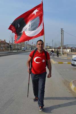 Şehitler için Çanakkale'ye yürüyor