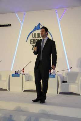 (Fotoğraflı Bülten Dağıtımı) Google Ideas Ceo’su Jared Cohen: Gelecek hem heyecan verici hem korkutucu