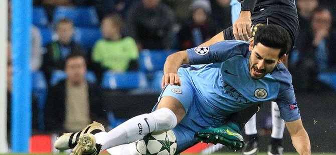 Manchester City'ye İlkay'dan kötü haber